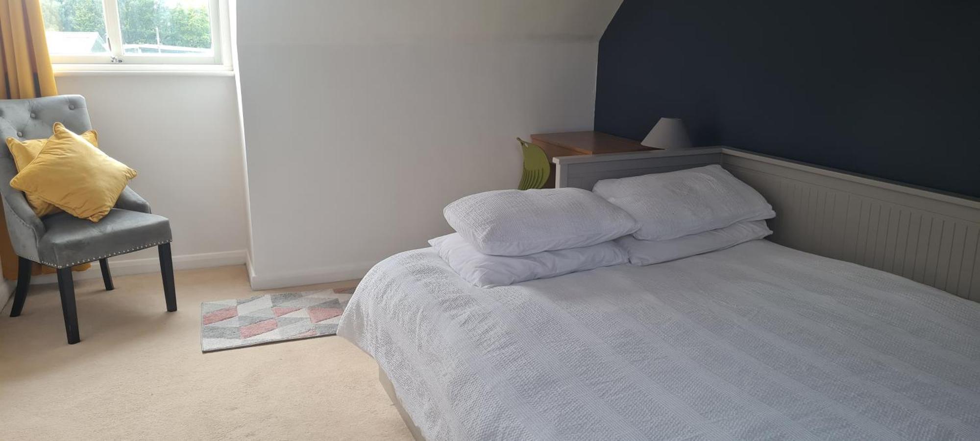 Large Double With Ensuite And Double Shower - Bishops Frome